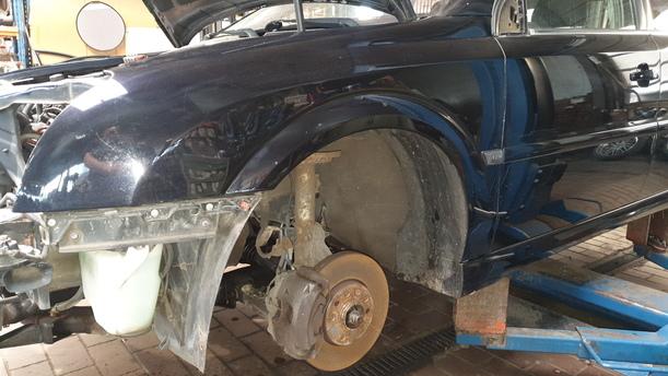 Foto: KOTFLÜGEL LINKS eines Opel Vectra 1.8 GL