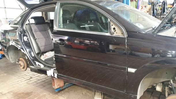 Foto: TÜR VORNE RECHTS eines Opel Vectra 1.8 GL