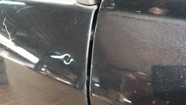 Foto: TÜR VORNE RECHTS eines Opel Vectra 1.8 GL