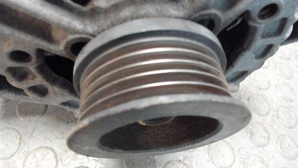 Foto: LICHTMASCHINE / GENERATOR ( 120A ) eines Opel Vectra 1.8 GL