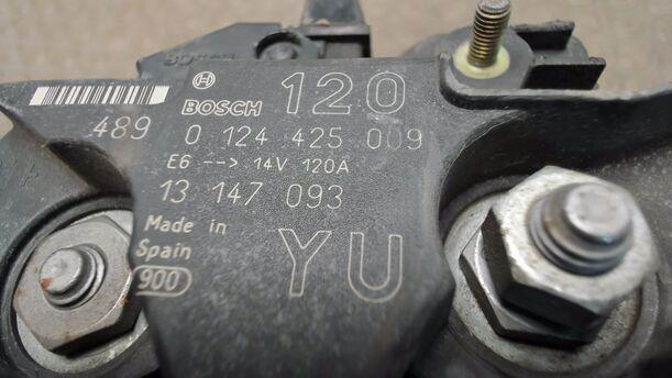 Foto: LICHTMASCHINE / GENERATOR ( 120A ) eines Opel Vectra 1.8 GL