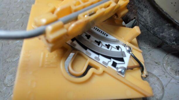 Foto: KRAFTSTOFFPUMPE eines Opel Vectra 1.8 GL