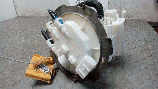 Foto: KRAFTSTOFFPUMPE eines Opel Vectra 1.8 GL
