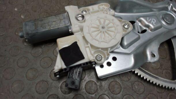Foto: FENSTERHEBER VORNE RECHTS ELEKTRISCH eines Opel Vectra 1.8 GL