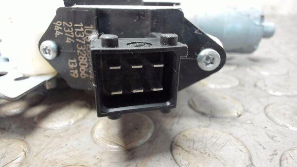 Foto: FENSTERHEBER VORNE LINKS ELEKTRISCH eines Opel Vectra 1.8 GL