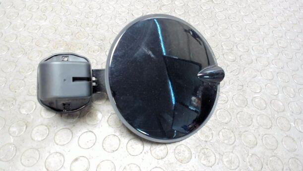 Foto: TANKKLAPPE / TANKDECKEL eines Opel Vectra 1.8 GL