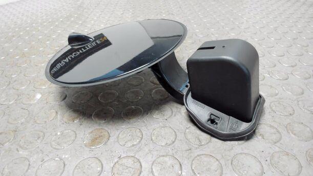 Foto: TANKKLAPPE / TANKDECKEL eines Opel Vectra 1.8 GL