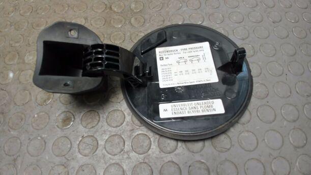 Foto: TANKKLAPPE / TANKDECKEL eines Opel Vectra 1.8 GL
