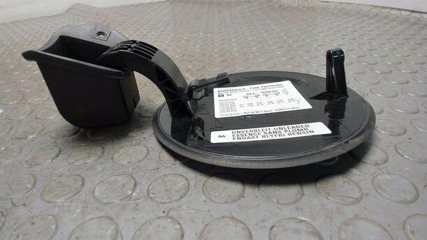 Foto: TANKKLAPPE / TANKDECKEL eines Opel Vectra 1.8 GL