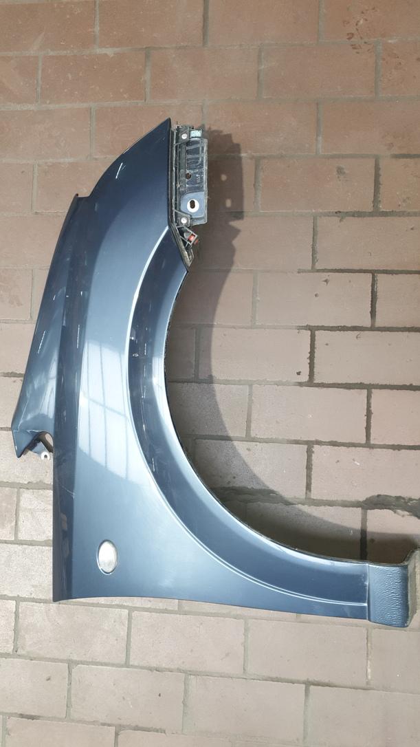 Foto: KOTFLÜGEL VORNE RECHTS eines Opel Meriva 1.3 CDTI DPF GL