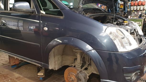 Foto: KOTFLÜGEL VORNE RECHTS eines Opel Meriva 1.3 CDTI DPF GL