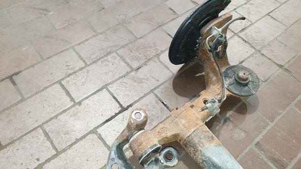 Foto: HINTERACHSE / HINTERACHSTRÄGER eines Opel Meriva 1.3 CDTI DPF GL