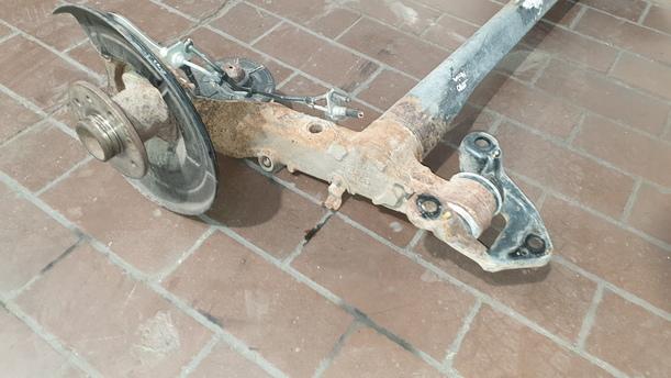Foto: HINTERACHSE / HINTERACHSTRÄGER eines Opel Meriva 1.3 CDTI DPF GL