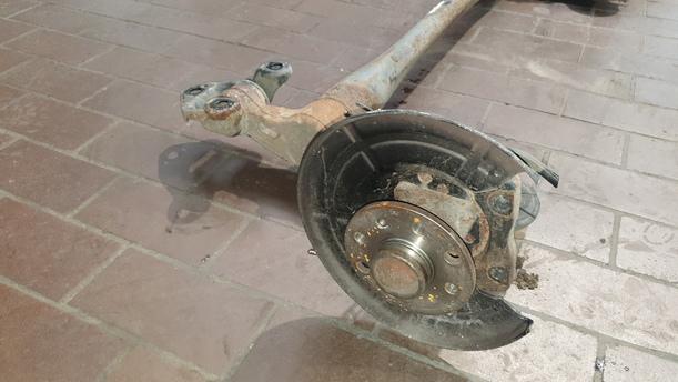 Foto: HINTERACHSE / HINTERACHSTRÄGER eines Opel Meriva 1.3 CDTI DPF GL