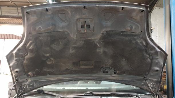 Foto: MOTORHAUBE eines Ford Fiesta 1.4 TDCI GL
