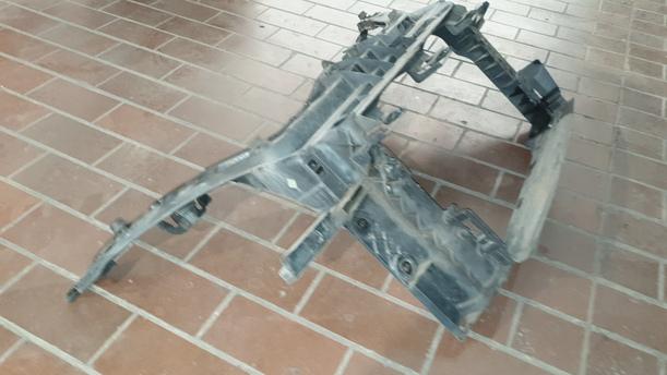 Foto: FRONTBLECH/ SCHLOSSTRÄGER eines Ford Fiesta 1.4 TDCI GL
