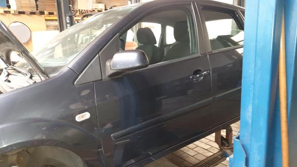 Foto: TÜR VORN LINKS ( 4/5 TÜRER ) eines Ford Fiesta 1.4 TDCI GL