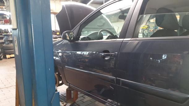 Foto: TÜR VORN LINKS ( 4/5 TÜRER ) eines Ford Fiesta 1.4 TDCI GL