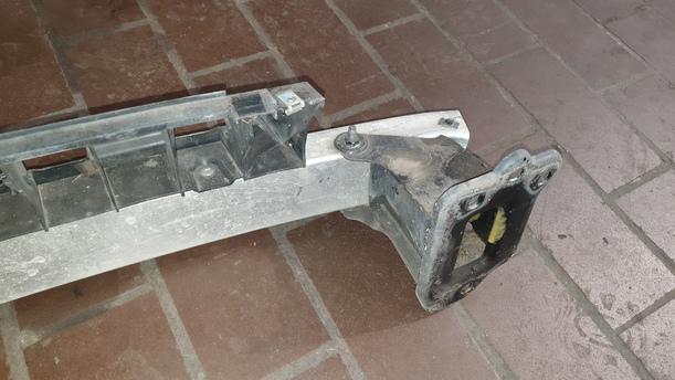 Foto: VERSTÄRKUNG VORN eines Opel Meriva 1.3 CDTI DPF GL