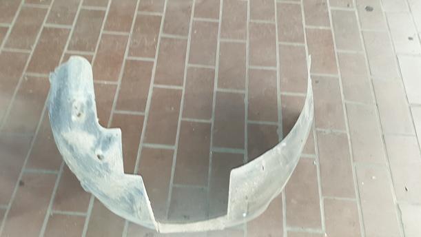 Foto: RADHAUSSCHALE / INNENKOTFLÜGEL VORNE LINKS eines Opel Meriva 1.3 CDTI DPF GL