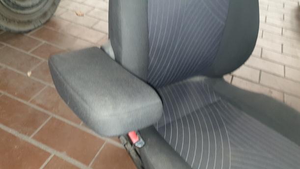Foto: SITZ VORNE LINKS / FAHRERSITZ eines Opel Meriva 1.3 CDTI DPF GL