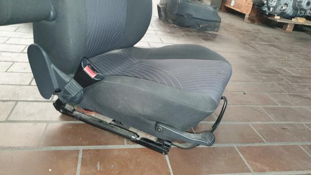 Foto: SITZ VORNE LINKS / FAHRERSITZ eines Opel Meriva 1.3 CDTI DPF GL