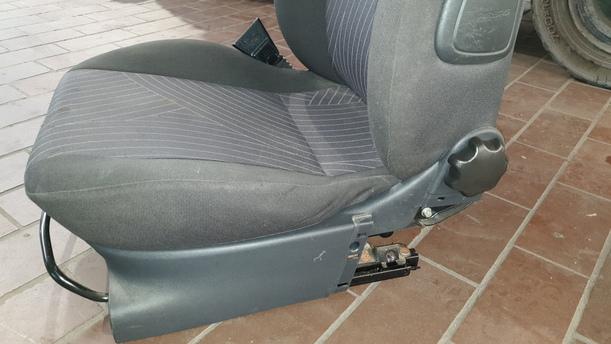 Foto: SITZ VORNE LINKS / FAHRERSITZ eines Opel Meriva 1.3 CDTI DPF GL