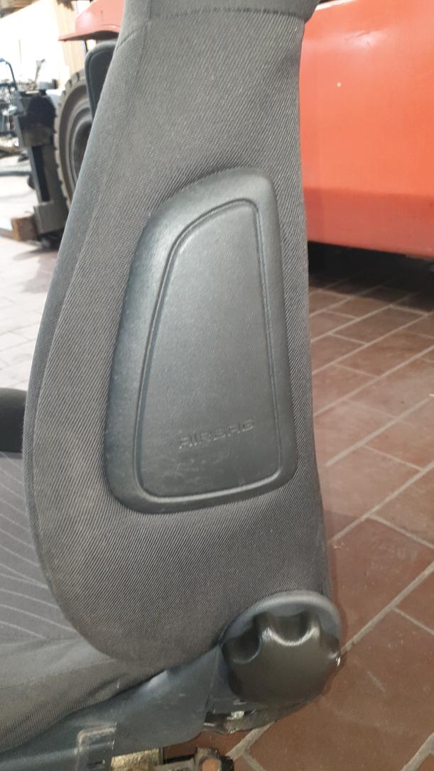 Foto: SITZ VORNE LINKS / FAHRERSITZ eines Opel Meriva 1.3 CDTI DPF GL