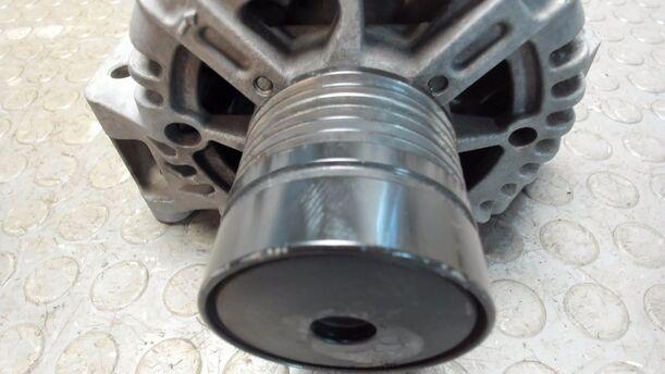 Foto: LICHTMASCHINE / GENERATOR ( 90A ) eines Opel Meriva 1.3 CDTI DPF GL