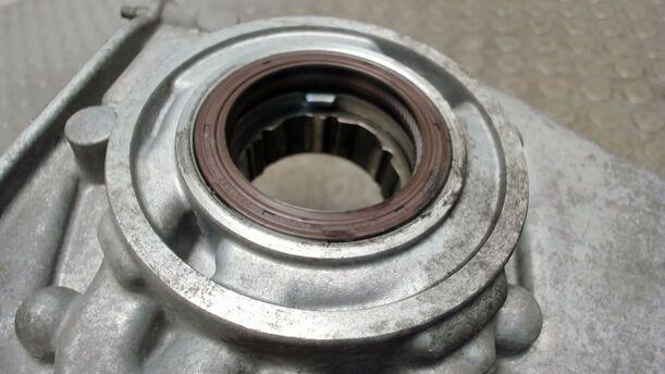 Foto: STEUERGEHÄUSEDECKEL eines Opel Meriva 1.3 CDTI DPF GL