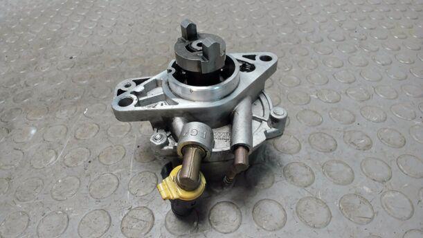 Foto: VAKUUMPUMPE eines Opel Meriva 1.3 CDTI DPF GL