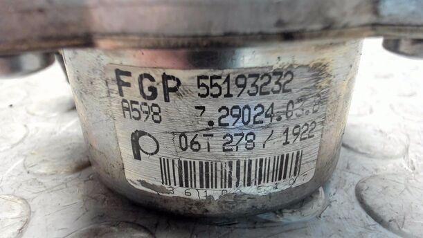 Foto: VAKUUMPUMPE eines Opel Meriva 1.3 CDTI DPF GL