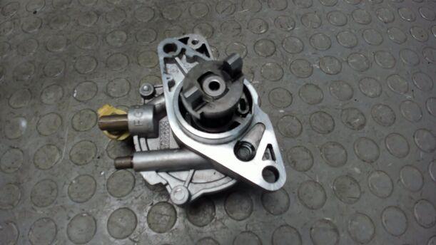 Foto: VAKUUMPUMPE eines Opel Meriva 1.3 CDTI DPF GL