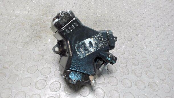 Foto: DIESELEINSPRITZPUMPE / HOCHDRUCKPUMPE eines Opel Meriva 1.3 CDTI DPF GL
