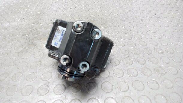 Foto: DIESELEINSPRITZPUMPE / HOCHDRUCKPUMPE eines Opel Meriva 1.3 CDTI DPF GL