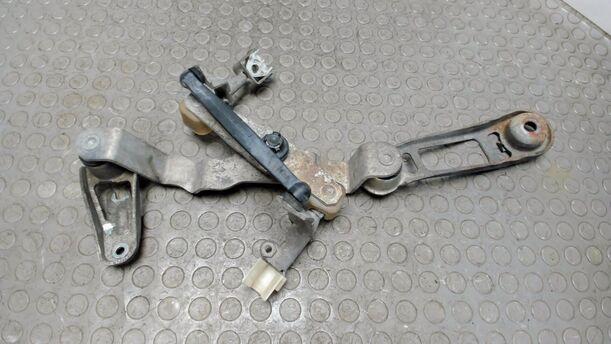 Foto: SCHALTGESTÄNGE eines Opel Meriva 1.3 CDTI DPF GL