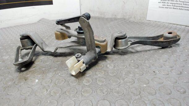 Foto: SCHALTGESTÄNGE eines Opel Meriva 1.3 CDTI DPF GL