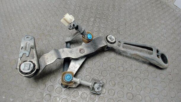 Foto: SCHALTGESTÄNGE eines Opel Meriva 1.3 CDTI DPF GL