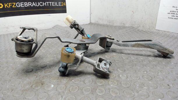 Foto: SCHALTGESTÄNGE eines Opel Meriva 1.3 CDTI DPF GL