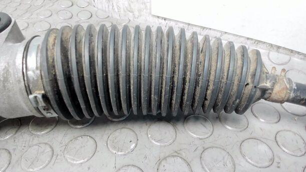Foto: LENKGETRIEBE eines Opel Meriva 1.3 CDTI DPF GL