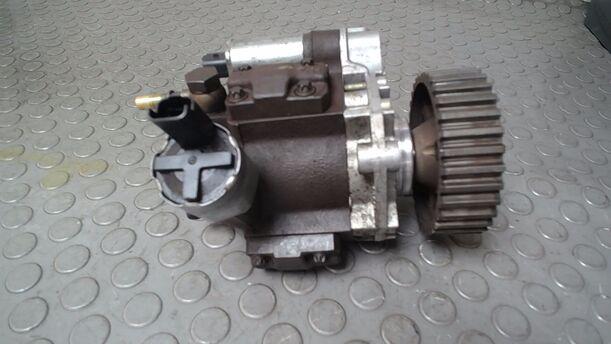 Foto: DIESELEINSPRITZPUMPE/ HOCHDRUCKPUMPE eines Ford Fiesta 1.4 TDCI GL