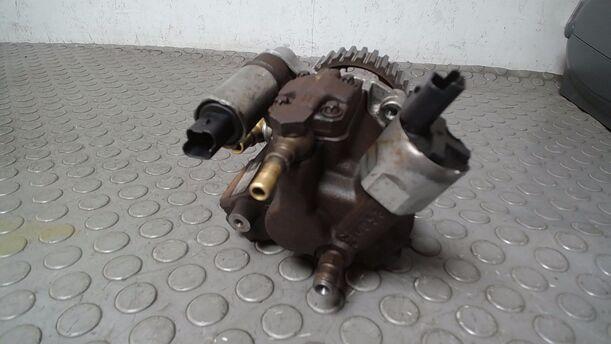 Foto: DIESELEINSPRITZPUMPE/ HOCHDRUCKPUMPE eines Ford Fiesta 1.4 TDCI GL