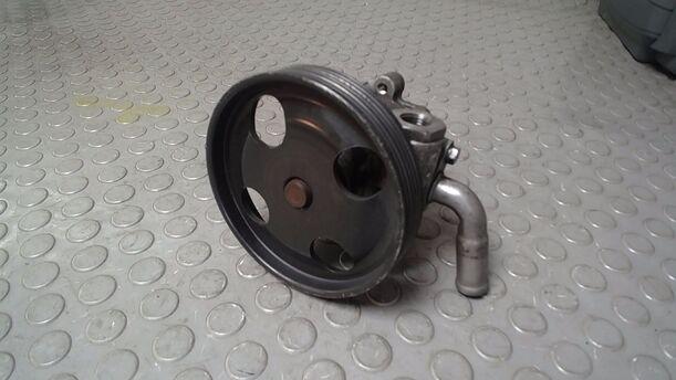 Foto: PUMPE SERVOLENKUNG/ SERVOPUMPE eines Ford Fiesta 1.4 TDCI GL