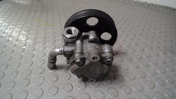 Foto: PUMPE SERVOLENKUNG/ SERVOPUMPE eines Ford Fiesta 1.4 TDCI GL