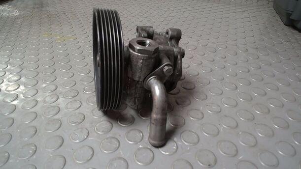 Foto: PUMPE SERVOLENKUNG/ SERVOPUMPE eines Ford Fiesta 1.4 TDCI GL