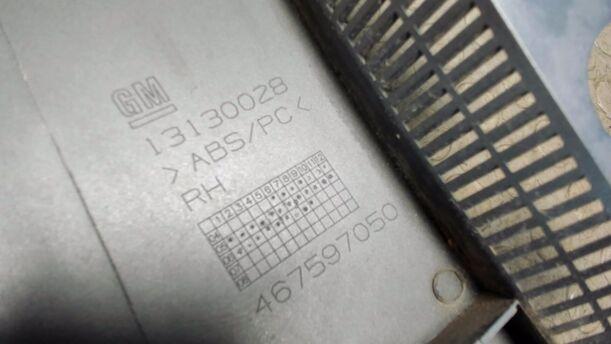 Foto: BLENDE NEBELSCHEINWERFER / ABDECKUNG RECHTS eines Opel Meriva 1.3 CDTI DPF GL