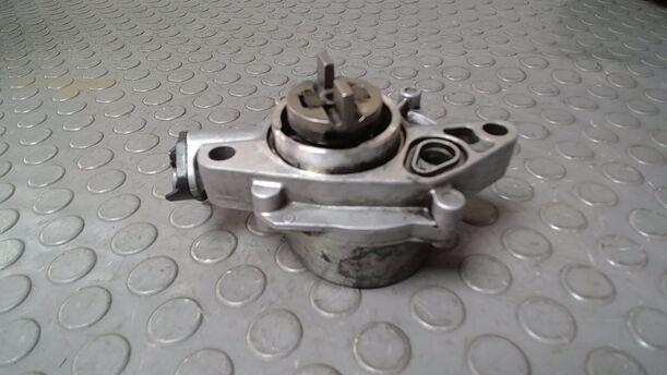Foto: VAKUUMPUMPE eines Ford Fiesta 1.4 TDCI GL