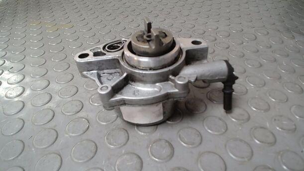 Foto: VAKUUMPUMPE eines Ford Fiesta 1.4 TDCI GL