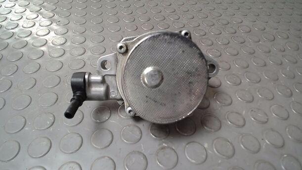 Foto: VAKUUMPUMPE eines Ford Fiesta 1.4 TDCI GL