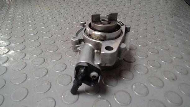 Foto: VAKUUMPUMPE eines Ford Fiesta 1.4 TDCI GL